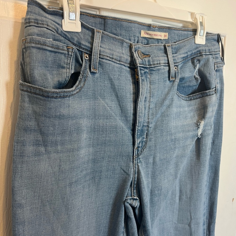 Levi’s Women's 724 High Rise Straight Jeans - Picture 3 of 7